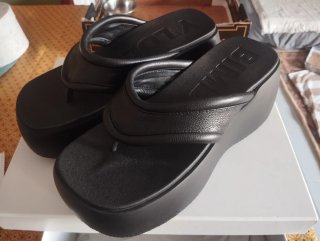 Sandalias Plataforma Bimba y Lola Negras.