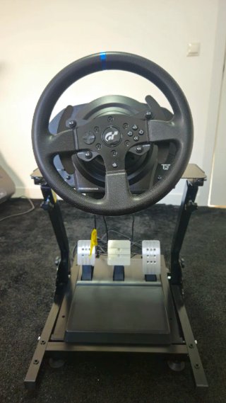 Volante Thrustmaster T300RS y soporte