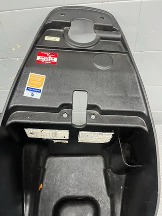 Baúl bajo asiento Honda Dylan 125