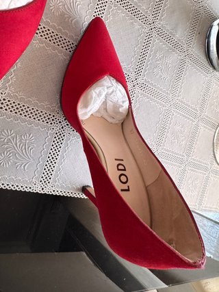 Zapatos Lodi ante rojos talla 35 con tapas y suela