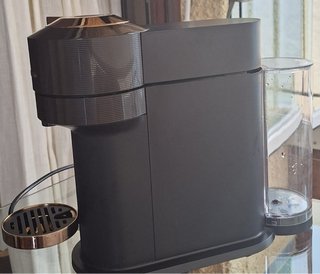 Cafetera de cápsulas negra