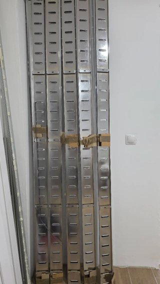Perfiles Metálicos para Estantería de cristal
