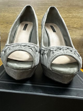 Zapatos Zara Gris Talla 37.