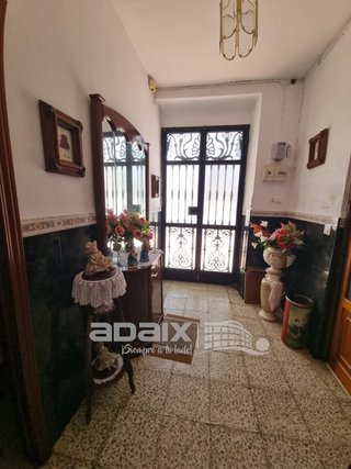 CASA EN VENTA EN EL CENTRO DE LUCENA