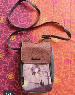 Bolso pequeño con dibujo de niña