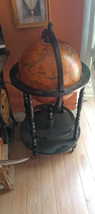Mobile Bar Vintage con Globo Terráqueo