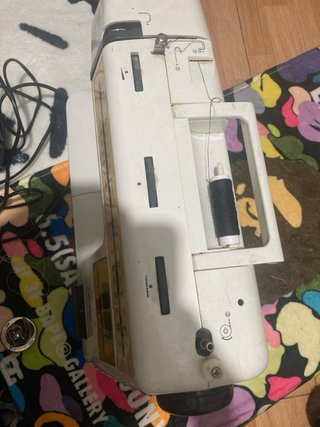 Máquina de coser Lervia KH 4001 con pedal