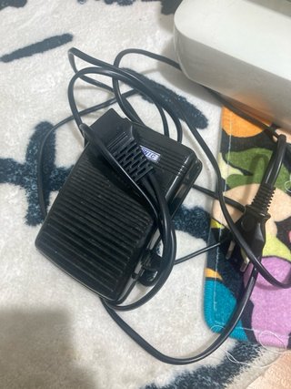 Máquina de coser Lervia KH 4001 con pedal