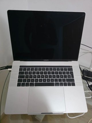 MacBook Pro 15 2016 con Touch Bar
