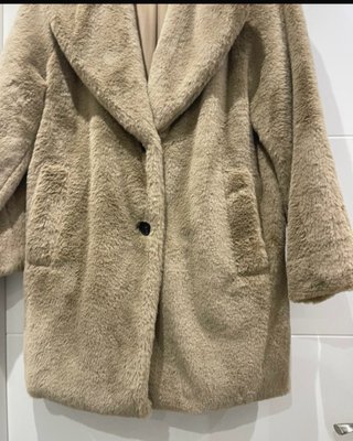 Abrigo peluche Zara beige