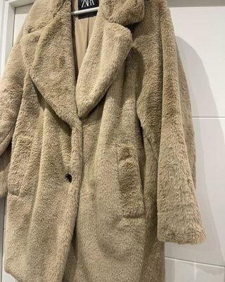 Abrigo peluche Zara beige