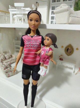 Barbie e Chelsea, bambole calciatrici