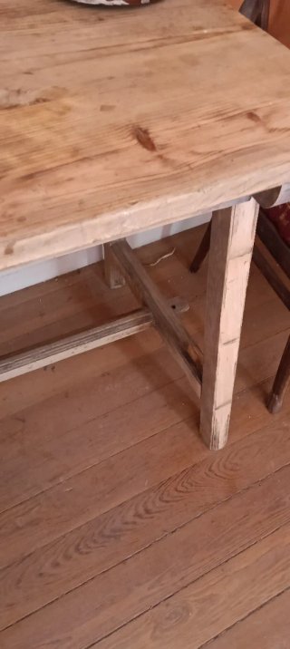 Mesa Antigua de Madera