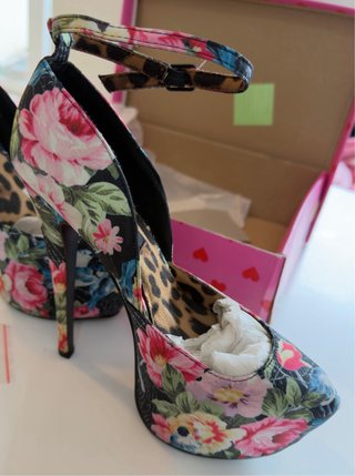 Zapatos de tacón Iron Fist Nuevos