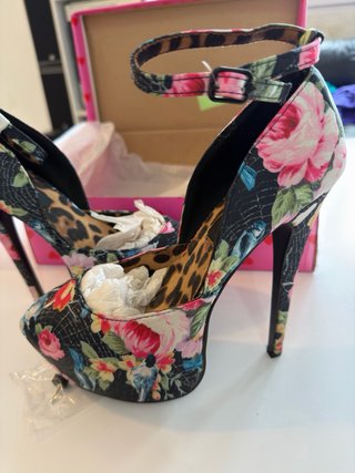 Zapatos de tacón Iron Fist Nuevos