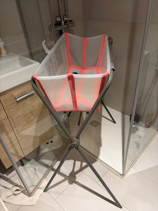 Bañera Stokke para bebé con patas y adaptador