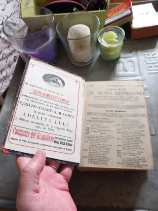 Libro encuadernado "la novela cómica 1919"