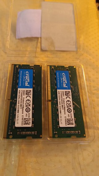 2 Módulos RAM Crucial 4GB DDR4 2400MHz