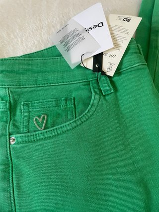 Pantalón Desigual cropped verde