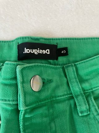 Pantalón Desigual cropped verde