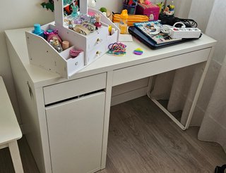 Mesa de estudio blanca