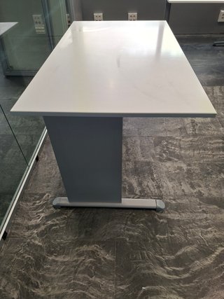 Mesa de oficina blanca 140x80