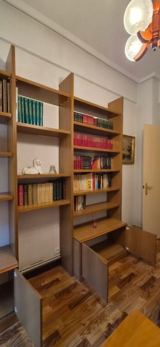 Librería de madera clásica