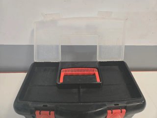 Caja de herramientas con bandeja