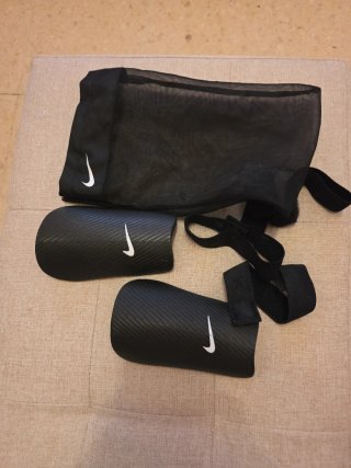 Espinilleras Nike Negras pequeñas