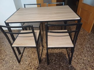 Conjunto de Mesa y 4 Sillas