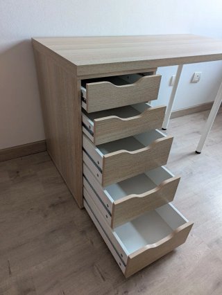 Escritorio Ikea Madera y Metal