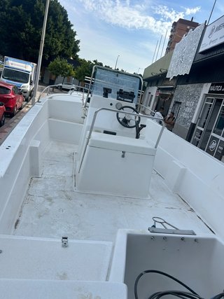 Embarcación Foreña 605 con Motor Mercury