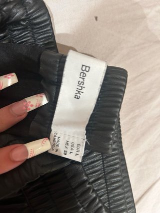 Pantalón de cuero negro