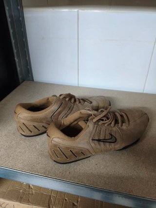 Zapatillas Nike Marrones y Negras