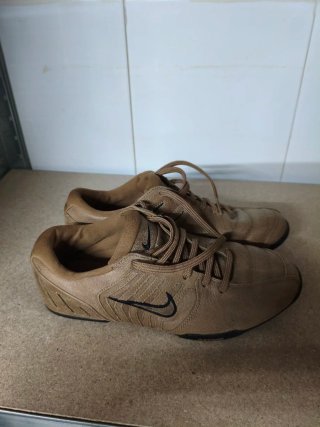 Zapatillas Nike Marrones y Negras