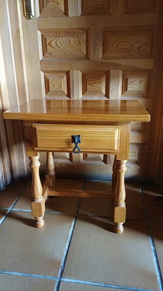 Mesita de Noche de Madera de Pino
