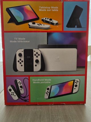 Nintendo Switch OLED Blanca con protector.