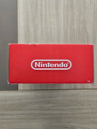 Nintendo Switch OLED Blanca con protector.