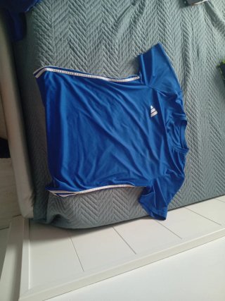Lote de 5 prendas: 4 camisetas y 1 pantalón