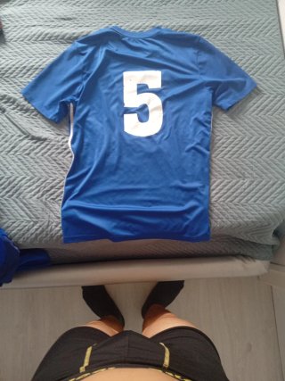 Lote de 5 prendas: 4 camisetas y 1 pantalón