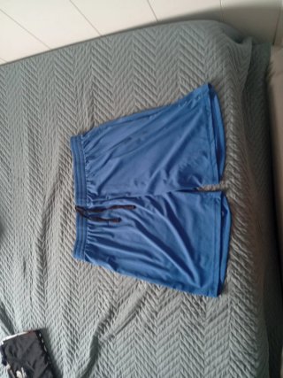 Lote de 5 prendas: 4 camisetas y 1 pantalón