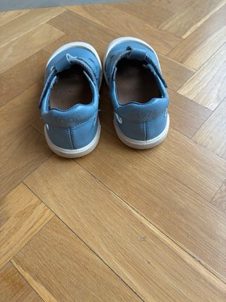Zapatos Igor piel azul T.24