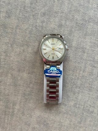 Reloj Casio Plata y Blanco