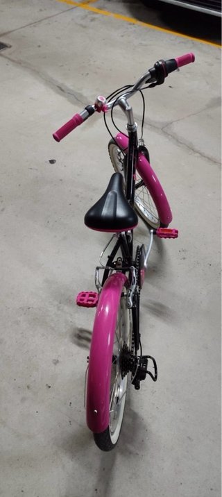 Bicicleta infantil Btwin 20 rosa y negra
