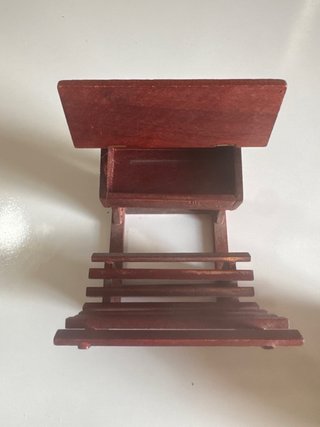 Pupitre casita de muñecas madera