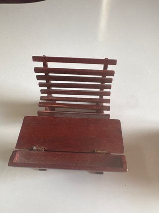 Pupitre casita de muñecas madera