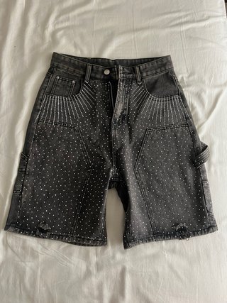 Pantalones vaqueros cortos con pedrería