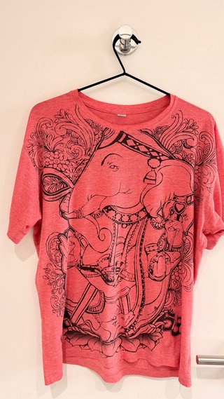 Camiseta con estampado de Ganesha