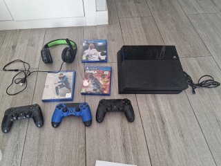 Consola PlayStation 4 (PS4) con accesorios