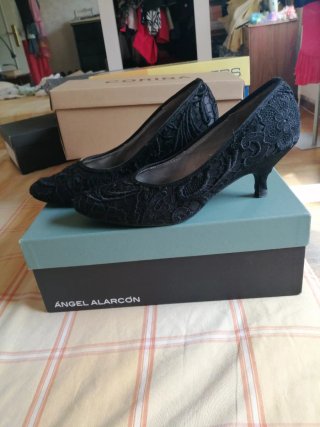 Zapatos de salón negros Ángel Alarcón